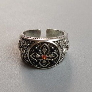 Second-hand women's classic vintage rings